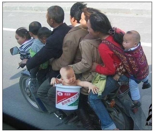 005 Dobre využitá motorka. m..jpg